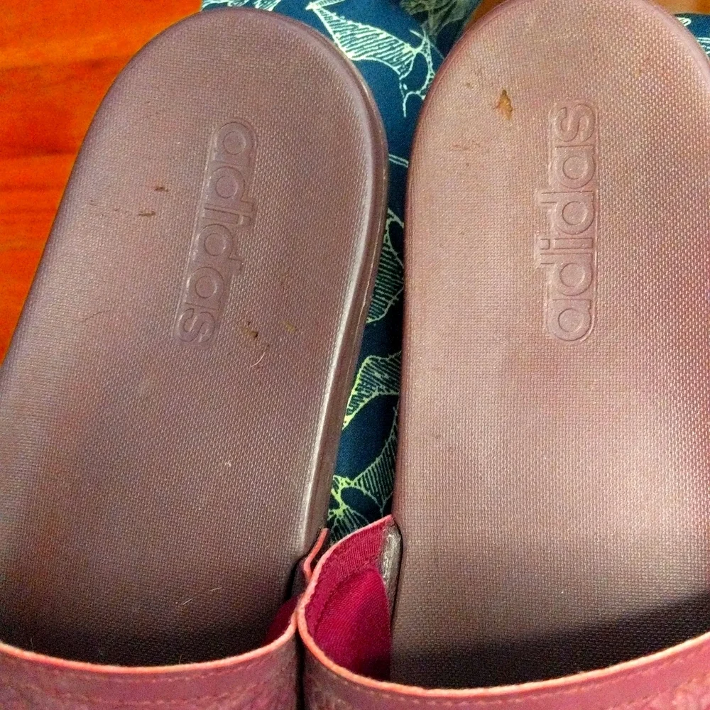 Adidas Plum Sz 6 Slides Sandals